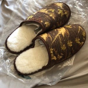 Men’s Woodland Creek Slippers NEW